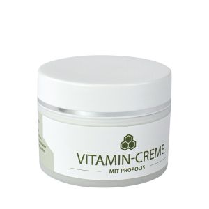 Vitamin Creme in einer weißen Tiegeldose